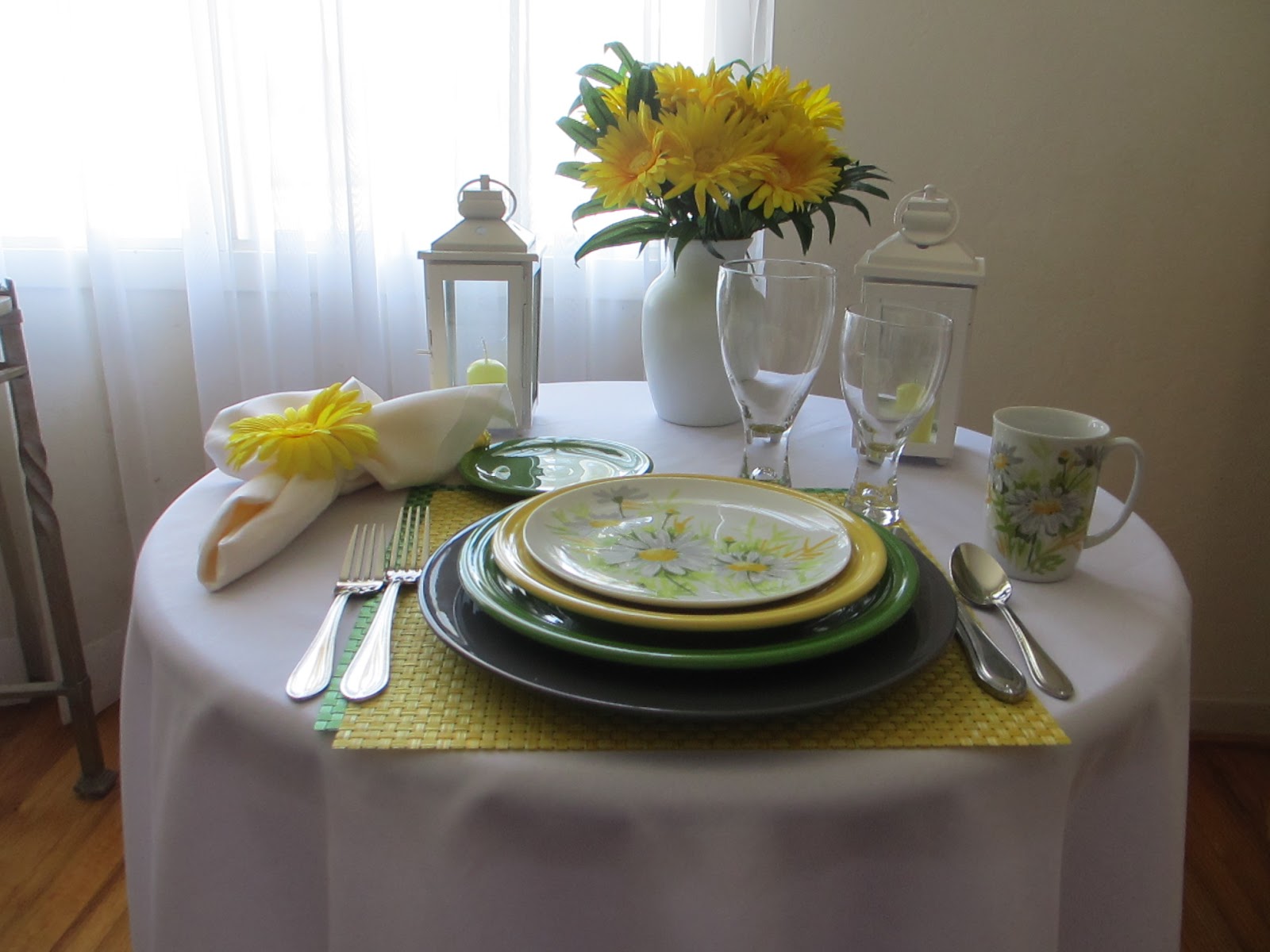 Table for One: Fiestaware and Daisies