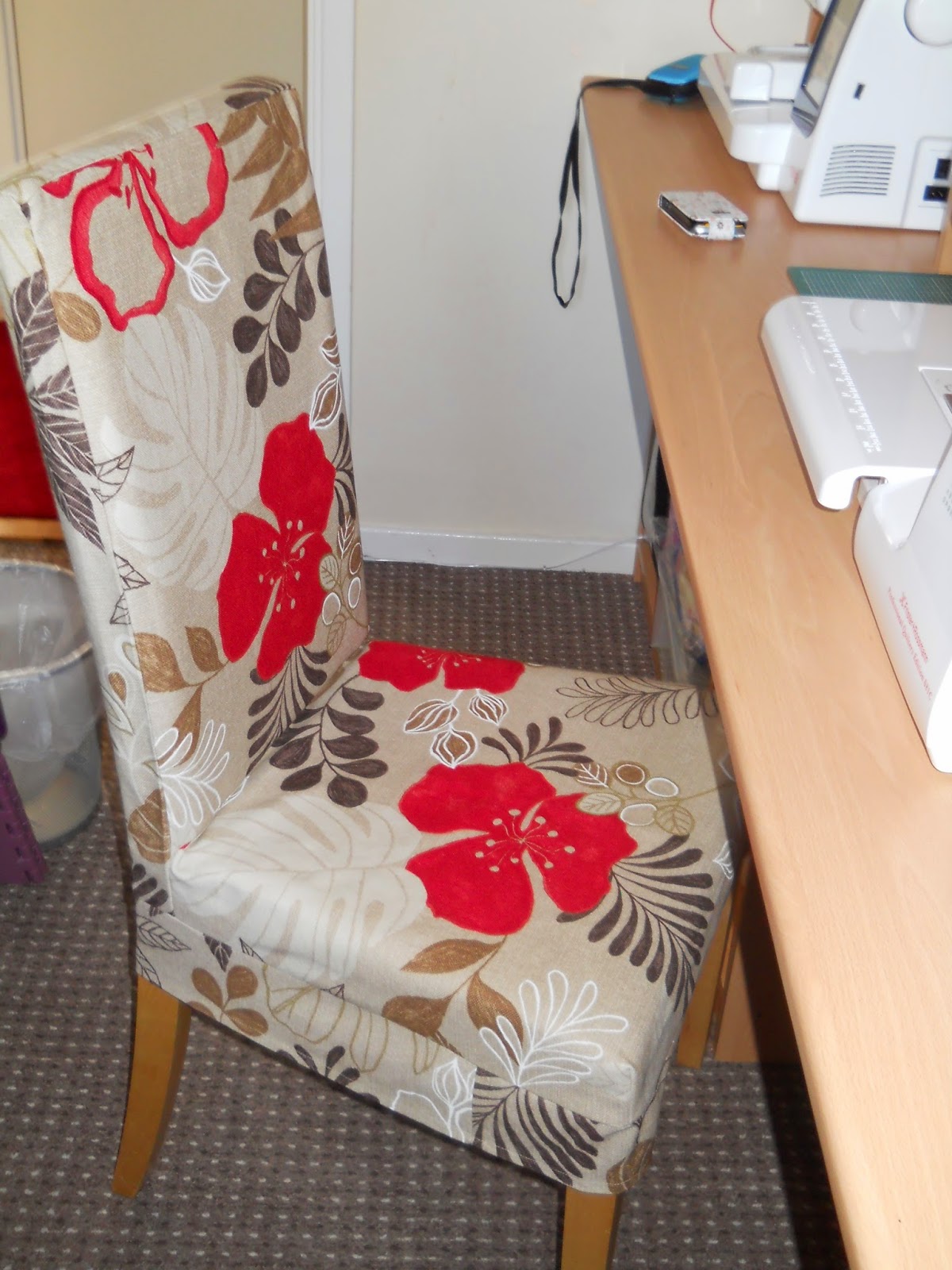 SewMaggie.D REMOVABLE SEWING CHAIR COVER TUTORIAL