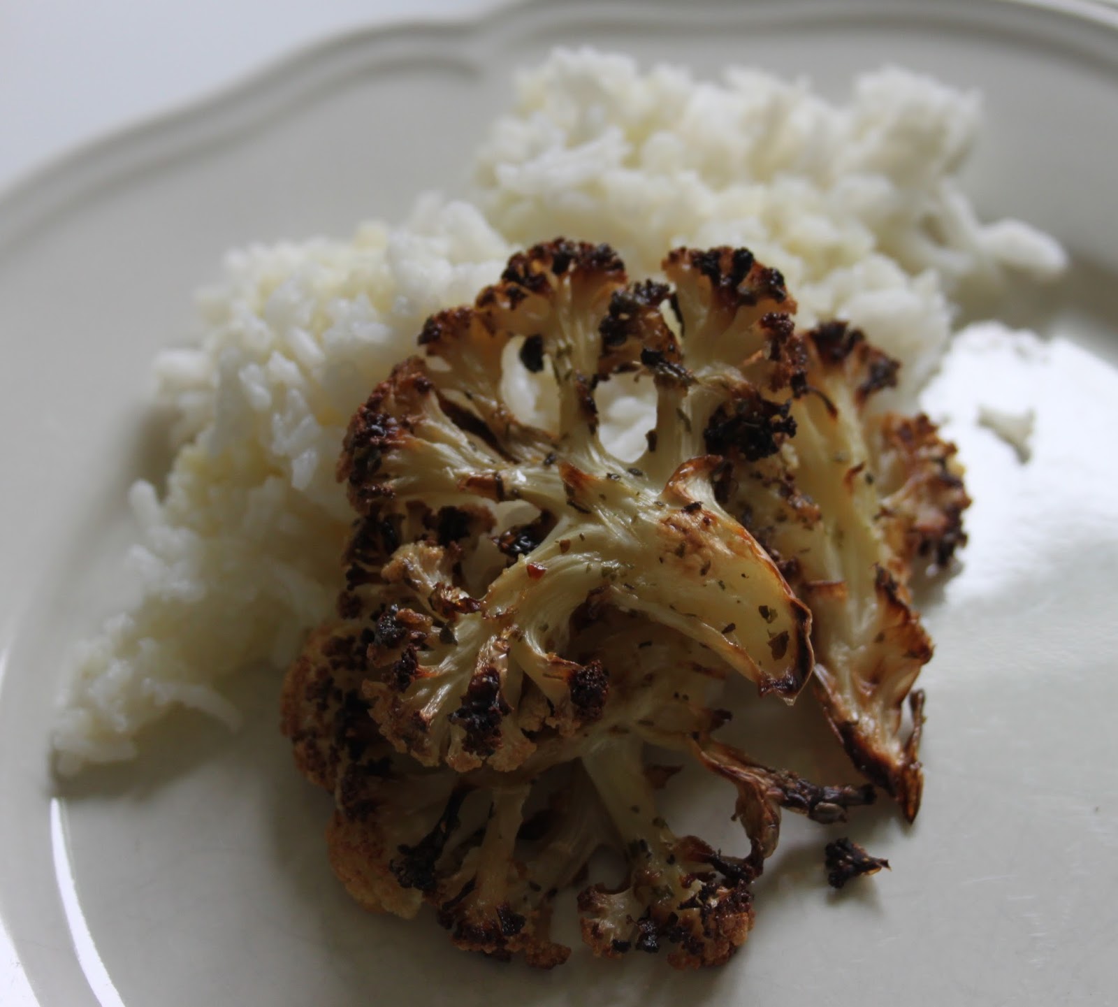 Blumenkohlreis und ofengerösteter Blumenkohl Blumenkohlreis und ofengerösteter Blumenkohl