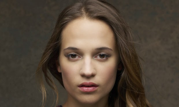 Ex Machina' Breakout Alicia Vikander Looks to Join Tom Hanks in 'The  Circle' - mxdwn Movies