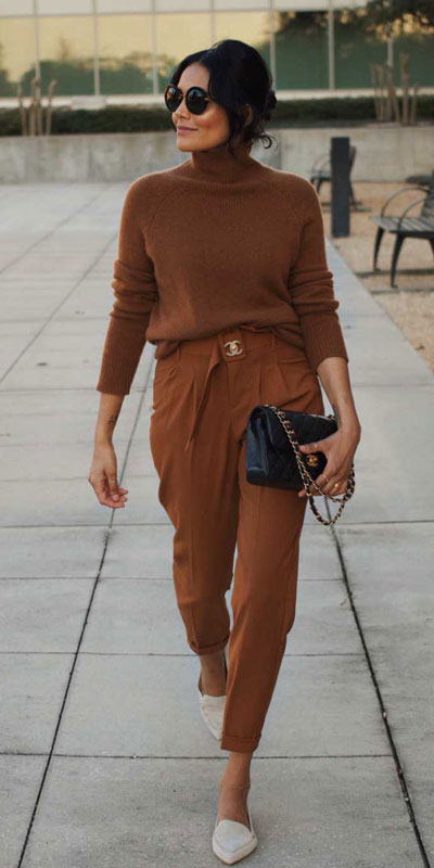 With summer collapsing into fall, dish out the blazers, berry lipsticks and layers. Have a look at these 24 Comfy and Goto Fall Fashion to Wear Everyday. Daily Style via higiggle.com | jumper + paperbag pants | #fallfashion #jumper #pants #fashion