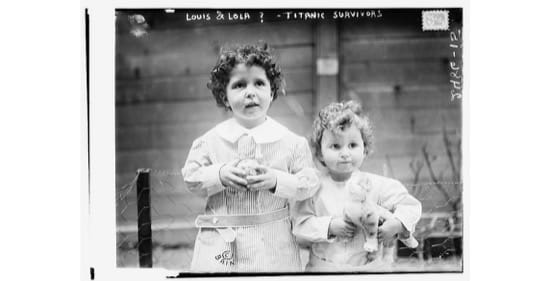Hermanas de 4 y 2 años, supervivientes del Titanic. Foto de 1912. Hermanas de 4 y 2 años, supervivientes del Titanic. Foto de 1912.