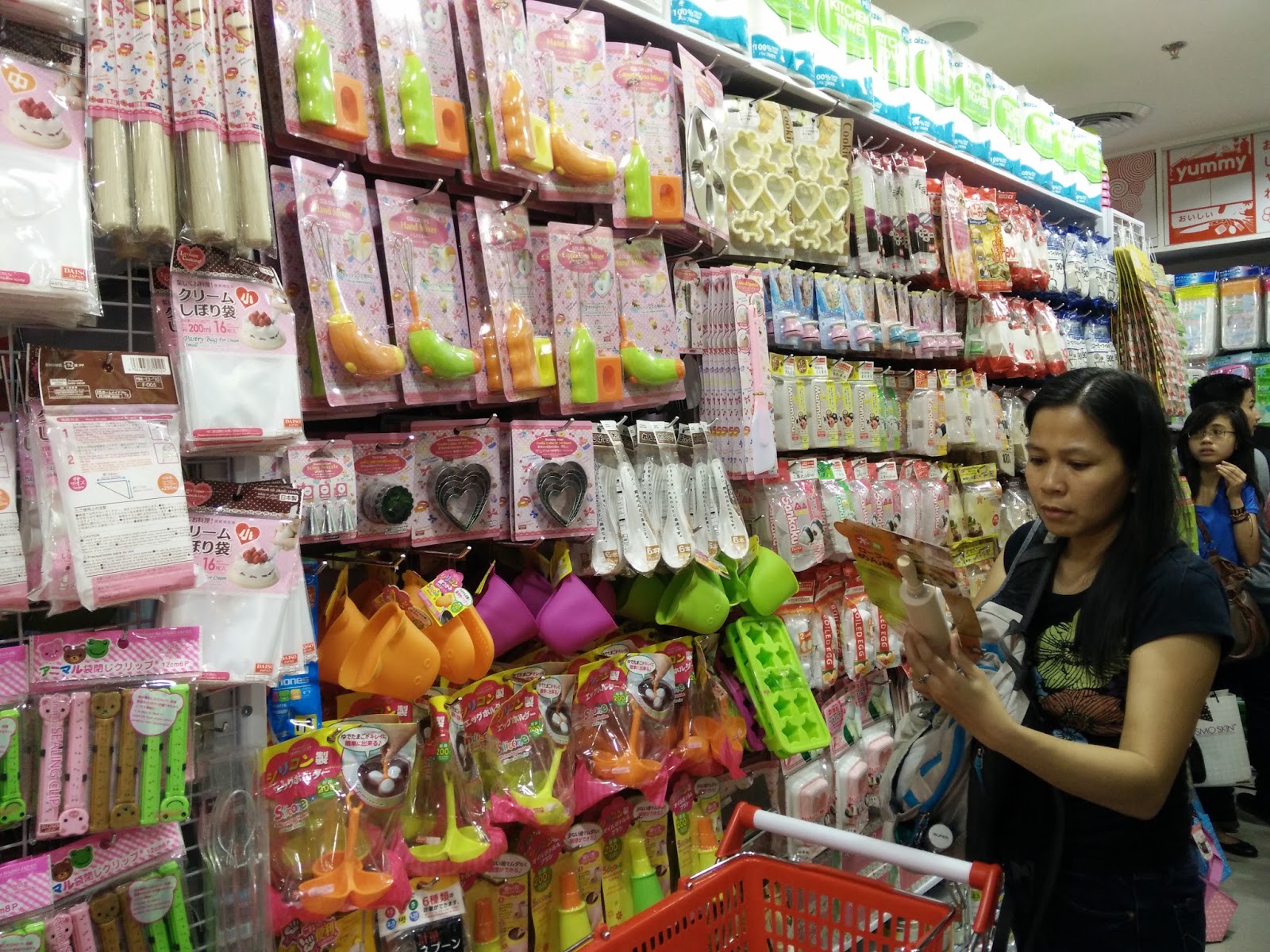 Peachy Pink Sisters Daiso Japan Opens It's 42nd Store at ShangriLa Mall.