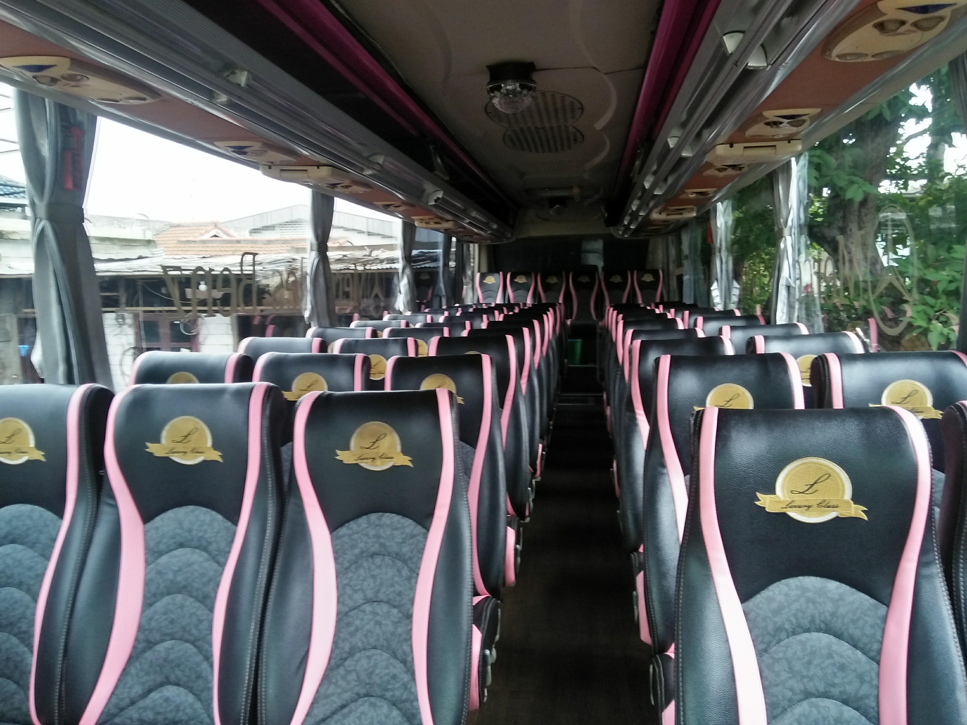 Mengarungi Nusantara dengan Nyaman: Eksplorasi Bus Pariwisata Executive Tangerang