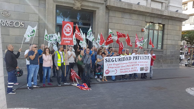 Concentración de los trabajadores de Novosegur para reclamar las nóminas retrasadas