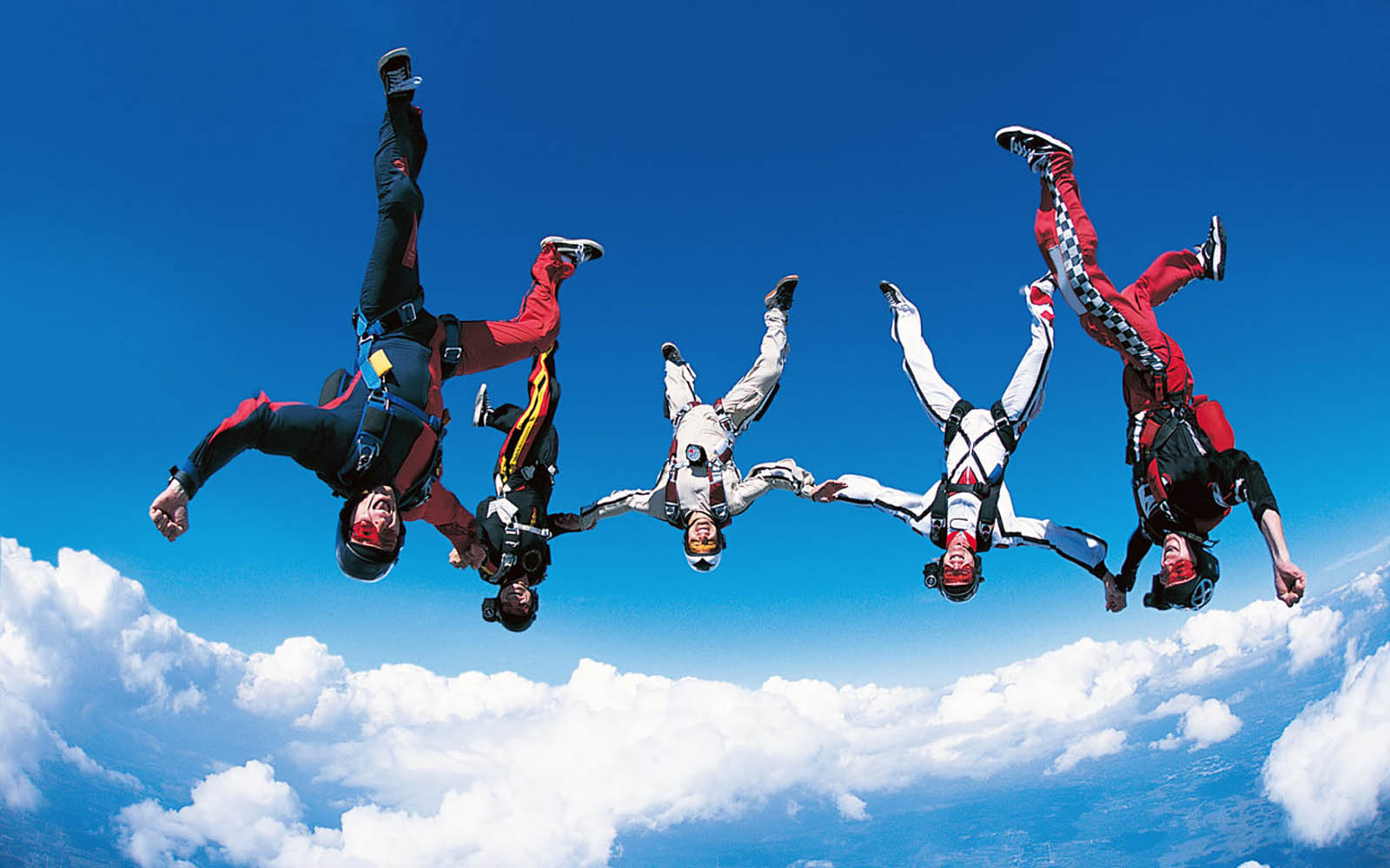 https://1.bp.blogspot.com/-CsULoiFNCVw/UD5Lh1JpoXI/AAAAAAAAIk0/3zZVnmgICQI/s1600/Skydiving%20Wallpapers%206.jpg