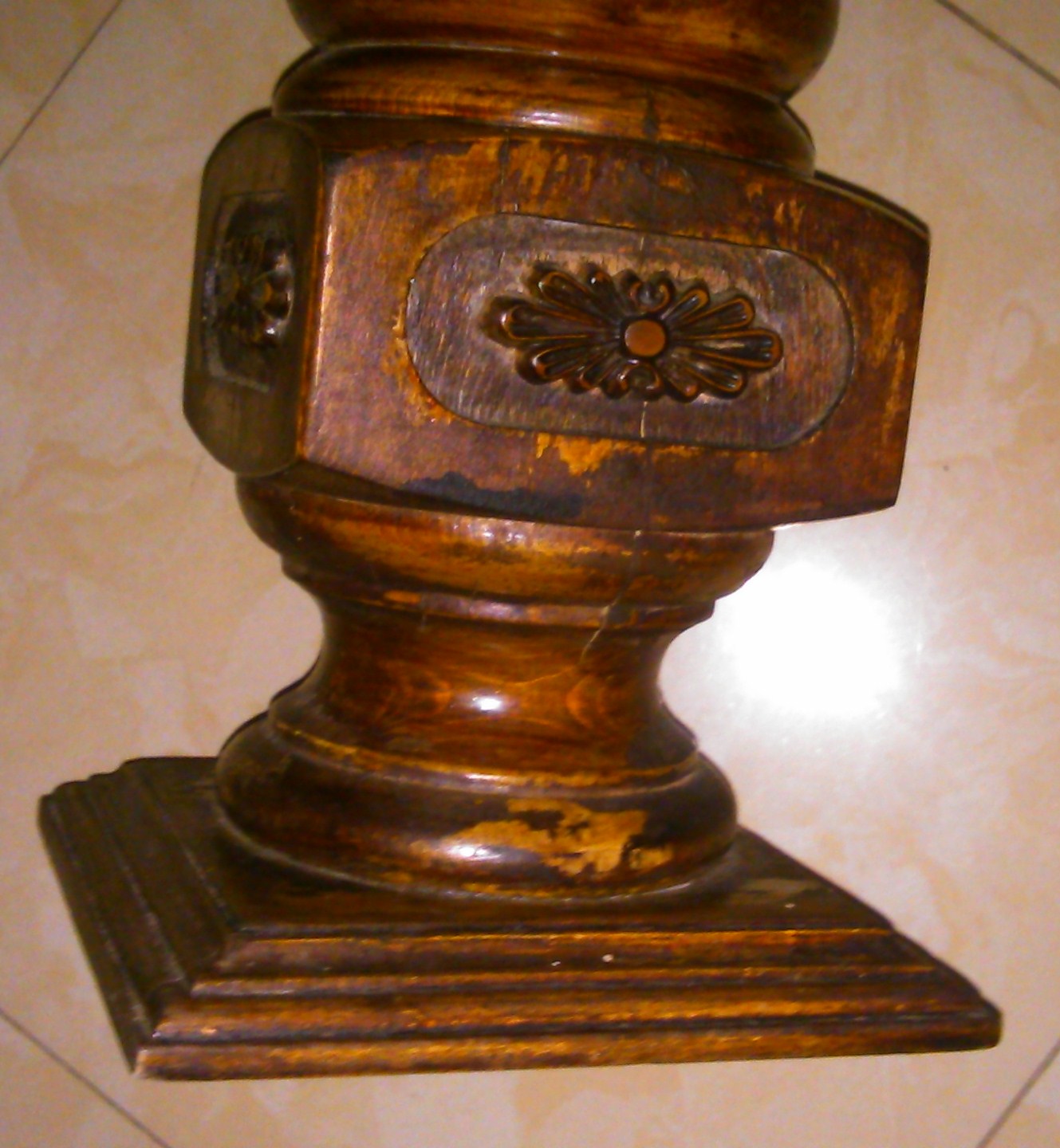 PEQUEÑA MESA AUXILIAR