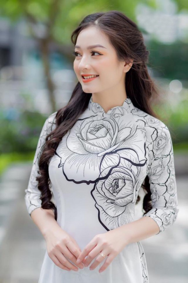 Áo Dài Họa Tiết Kèm Quần