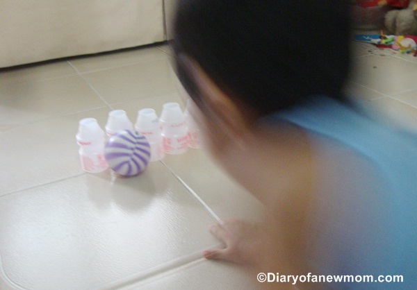 Toddler Activities : Bowling with Empty Bottles