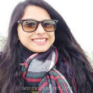 Poto Rucha Hasabnis Keren memakai Kacamata Poto Rucha Hasabnis Keren memakai Kacamata