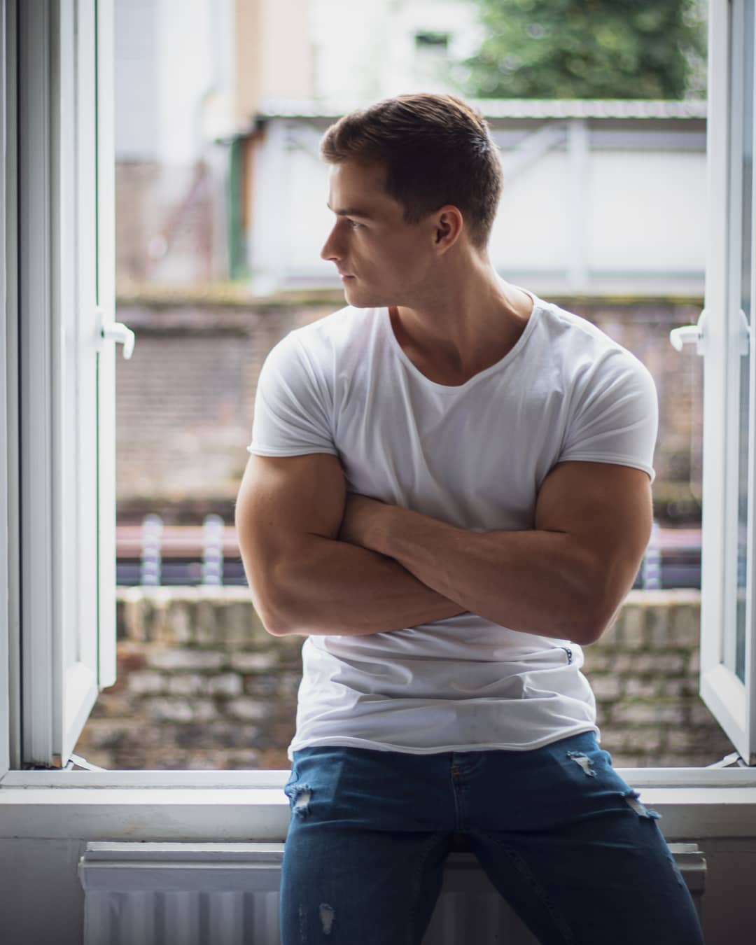 hot-young-teen-guy-big-biceps