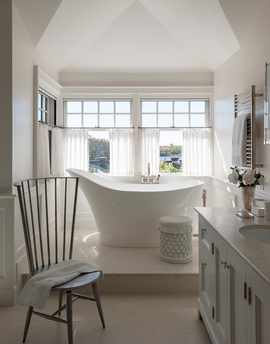 Décor Inspiration: A Stunning Summer Getaway on Martha’s Vineyard Decorated by Mark Cunningham