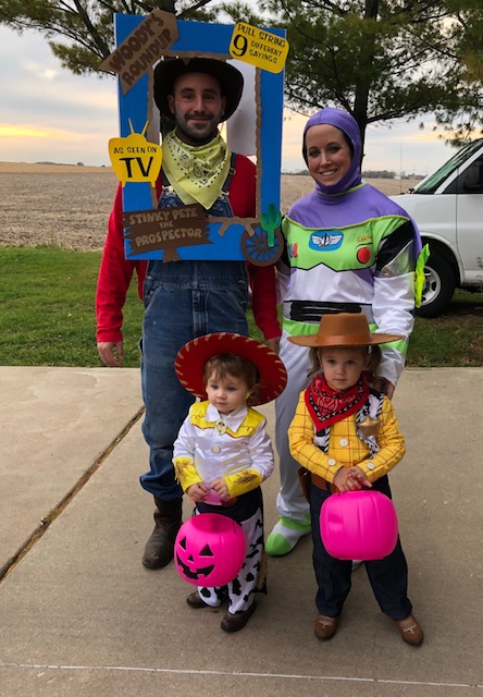 Momfessionals: Family Costume Ideas - Part TWO