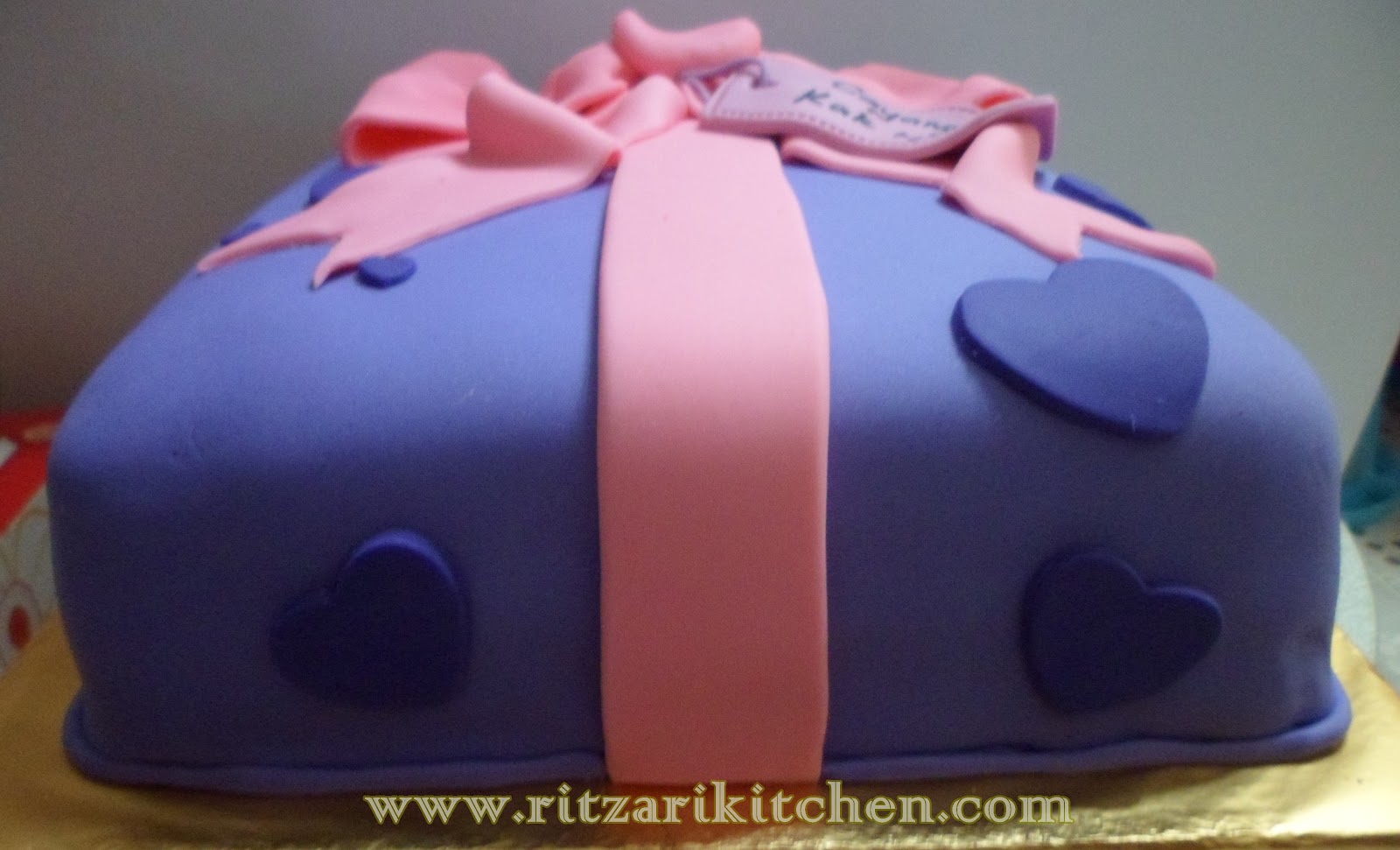 http://1.bp.blogspot.com/-CtNX48Eajyk/UFAJrlUIAXI/AAAAAAAAAks/b4ubZxUbICM/s1600/gift-box-blueberry-butter-cake+(4).JPG