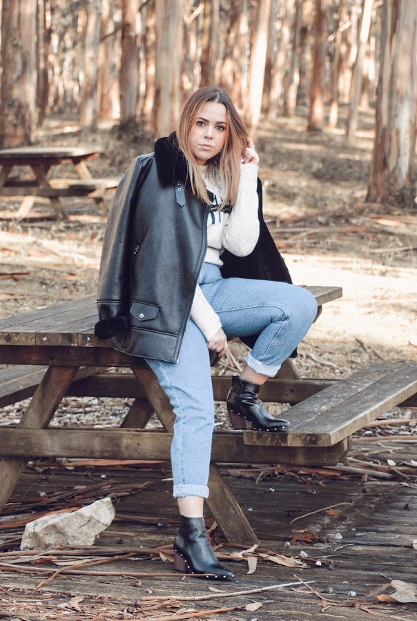 Outfit con mom jeans