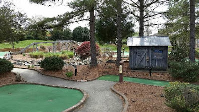 build your own mini golf course