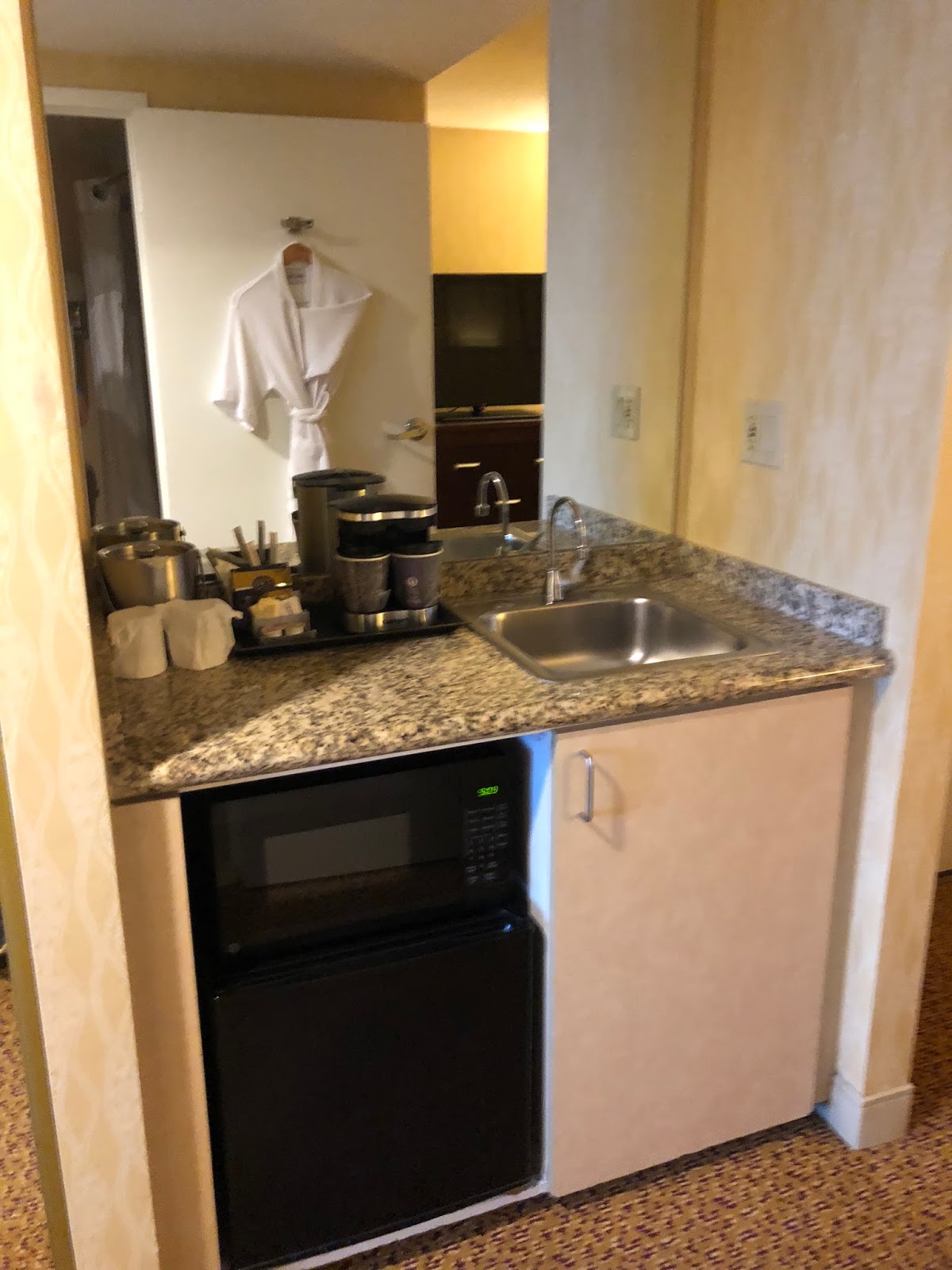 GREAT EATS HAWAII DOUBLETREE SUITES BY HILTON HOTEL SANTA MONICA