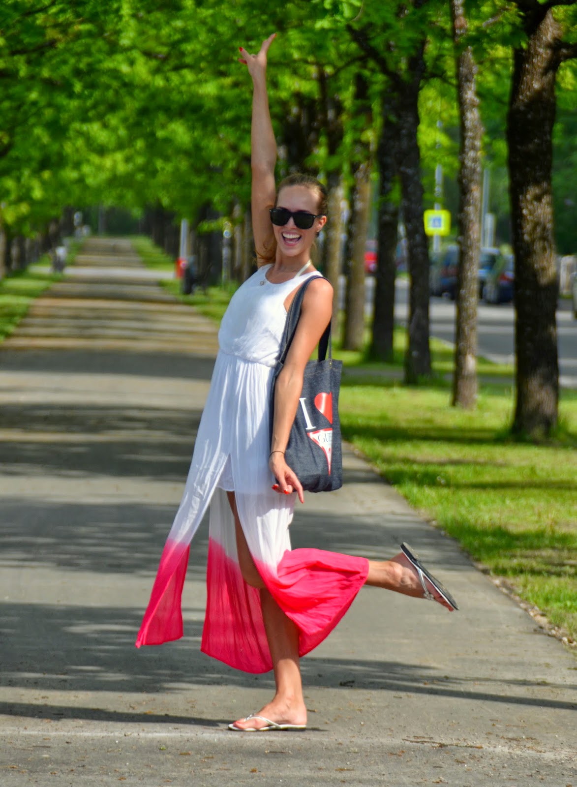 outfit summer maxi dress ombre beach bag