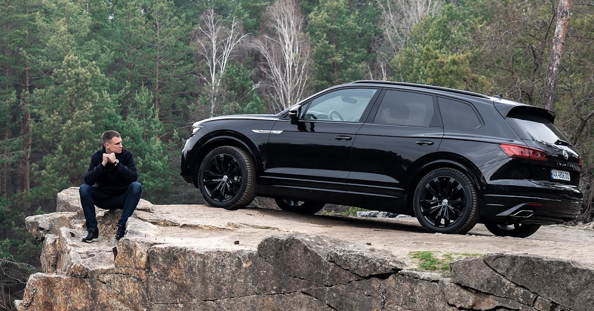 Volkswagen Touareg 2019 в лесу
