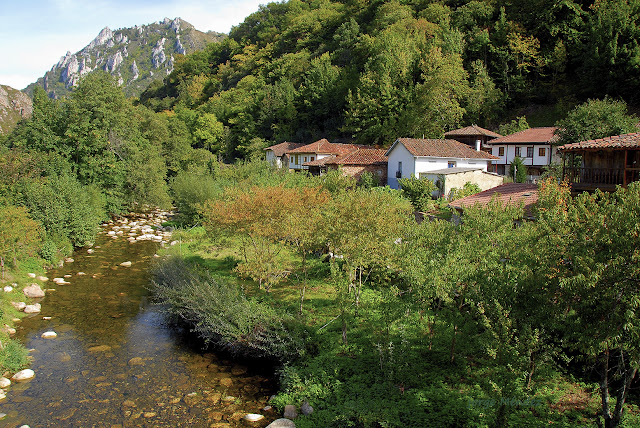 Río Pigüeña en el barrio del Escalón Almurfe Belmonte de Miranda Asturias