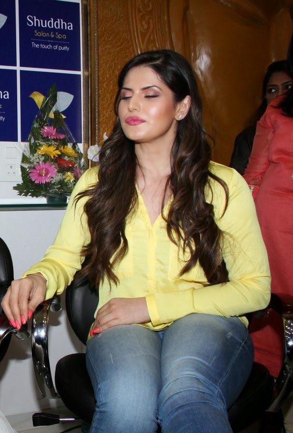 High Quality Bollywood Celebrity Pictures Zarine Khan Looks Super Sexy At The Shuddha Salon