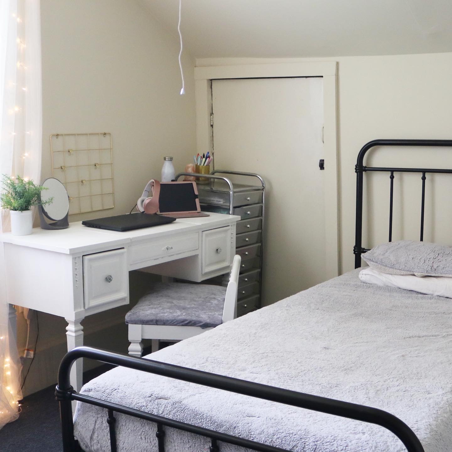 HELLO CRISST Tween Bedroom Makeover Room Tour Budget Friendly