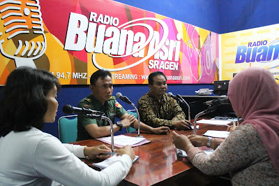 DIALOG INTERAKTIF HIV/AIDS DENGAN NARASUMBER KASDIM 0725/SRAGEN DIALOG INTERAKTIF HIV/AIDS DENGAN NARASUMBER KASDIM 0725/SRAGEN