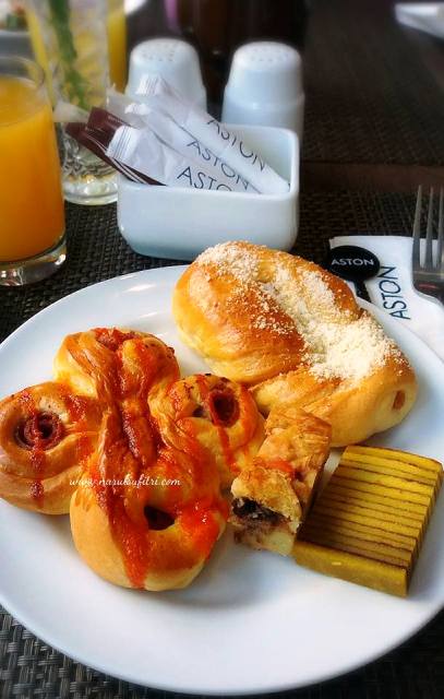 Sarapan ala Buffet di Canary Coffee Shop Hotel Aston Priority Simatupang