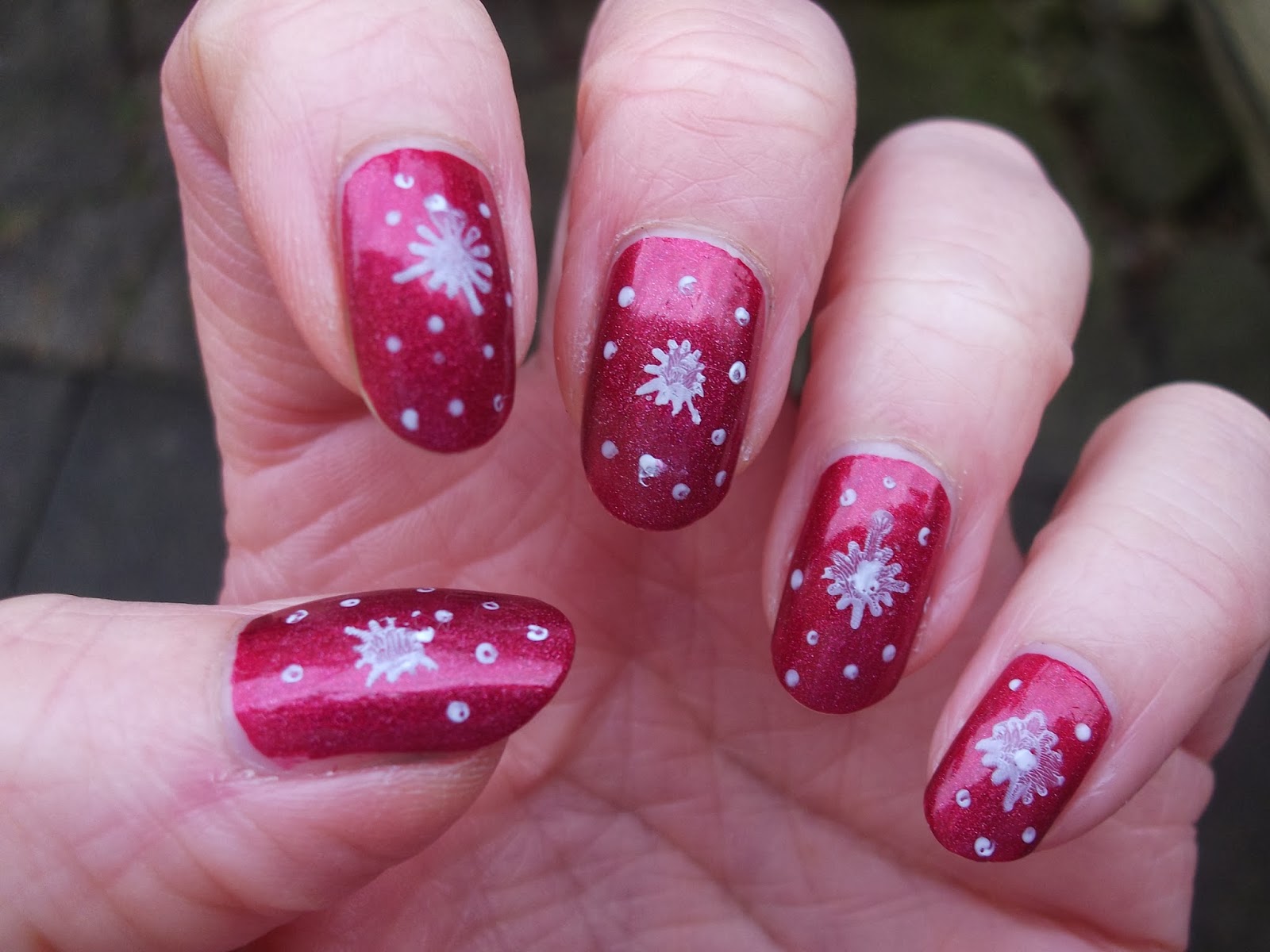 Knitty Nails: Christmas Nails - Snowflakes