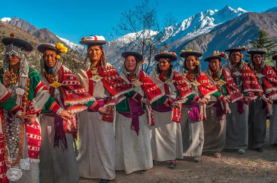 Shimla 2 Devendra Singh Blog: Traditional Dress of Himachal - Attire & Costumes of Himachal Pradesh