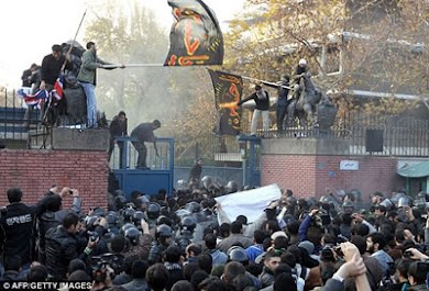 سفارت انگلیس در تهران بازگشایی می‌شود؟ (انگلیس عزیز، ما غلط کردیم از دیوار بالا رفتیم