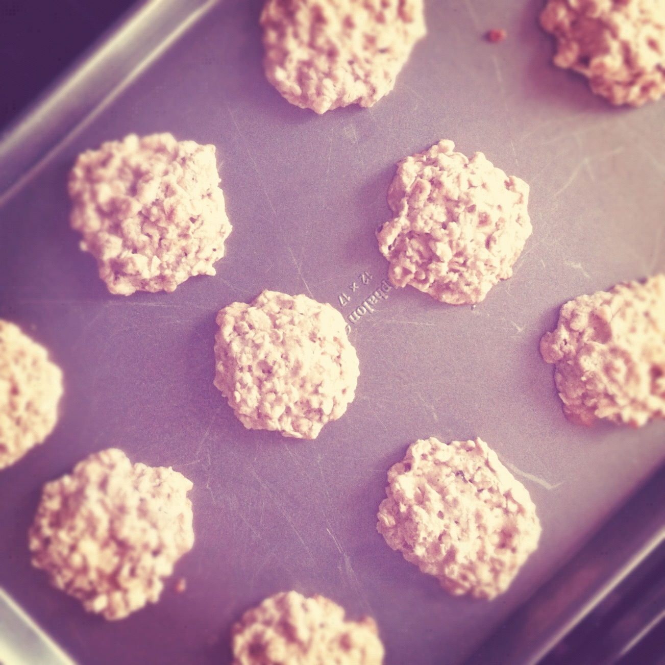 Eat Your Veggies, Peas: chewy low fat banana nut oatmeal cookies.