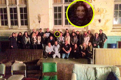 Κυνηγοί φαντασμάτων φωτογράφισαν «παράξενη μορφή» σε εγκαταλελειμμένο νοσοκομείο στο Ηνωμένο Βασίλειο! (ΦΩΤΟ)