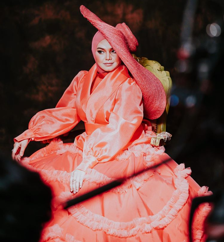 LIRIK LAGU SIAPA TAK MAHU SITI NURHALIZA ( OFFICIAL