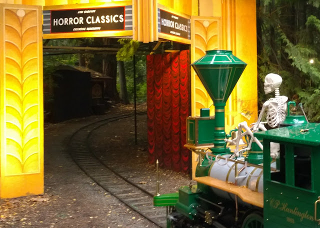 Образ призрачного поезда часто используется в развлекательных шоу или парках аттракционов. Выглядят такие поезда скорее комично, чем пугающе