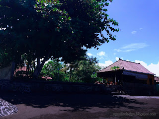 Beachfront House Yard With Shady Tree At Labuhan Aji Beach, Temukus Village, North Bali, Indonesia