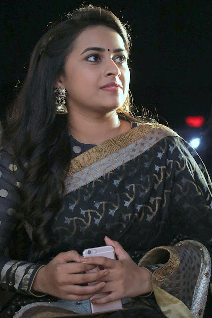 Sri divya Tamil Actress Latest Cute Pics In Saree 6