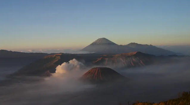 Zoom in    Mount Bromo (Source: Pixabay)