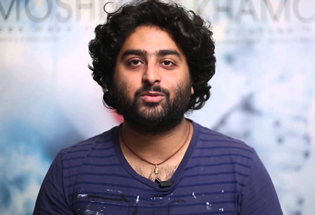 Arijit Singh Wiki, Girlfriend, Wife, Children, Height, Age, Family, Biography &amp; More.