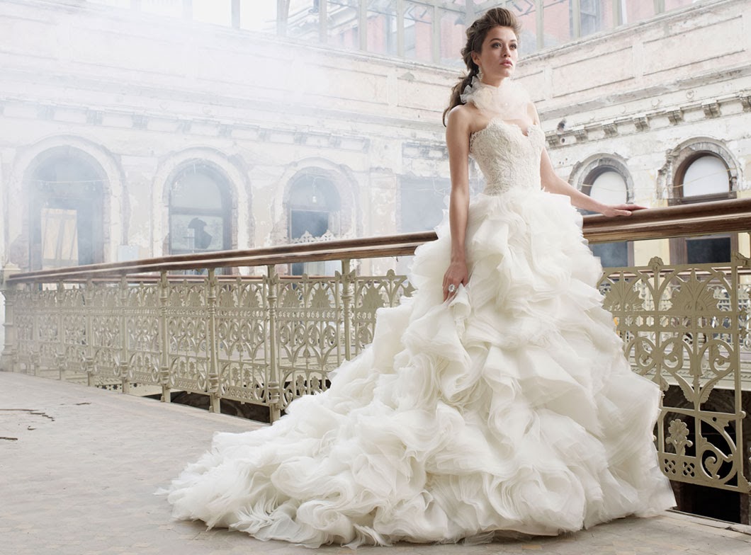 lace ball gown wedding dresses Fiz uma seleção comvestidos lindíssimos Lazaro Bridal.