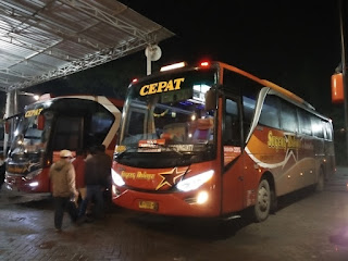 9 Jam dari Surabaya ke Solo diatas Bus Sugeng Rahayu Patas