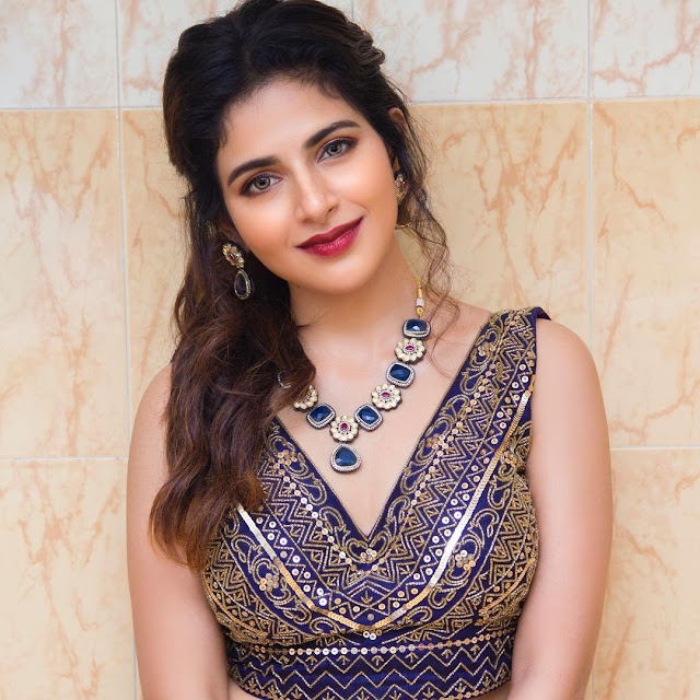 Iswarya Menon  (Indian Actress) Wiki, Age, Height, Family, Career, Awards, and Many More