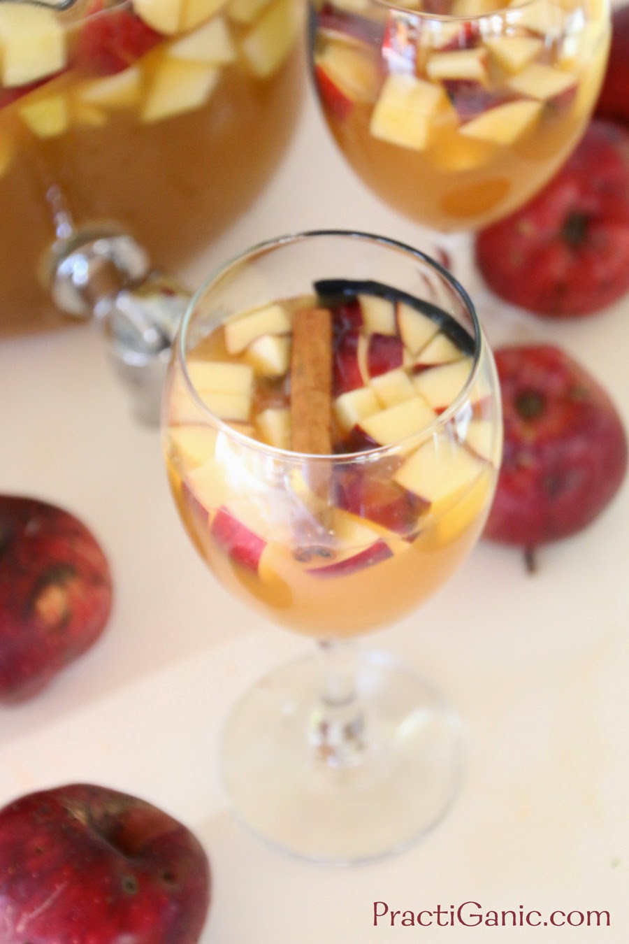 Sparkling Ginger & Apple Cider Sangria