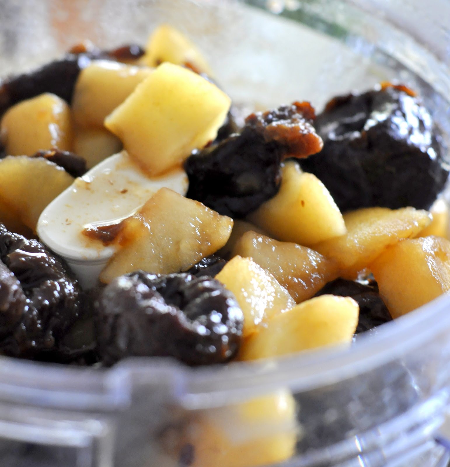 How To Make Apple Prune Purée for Babies