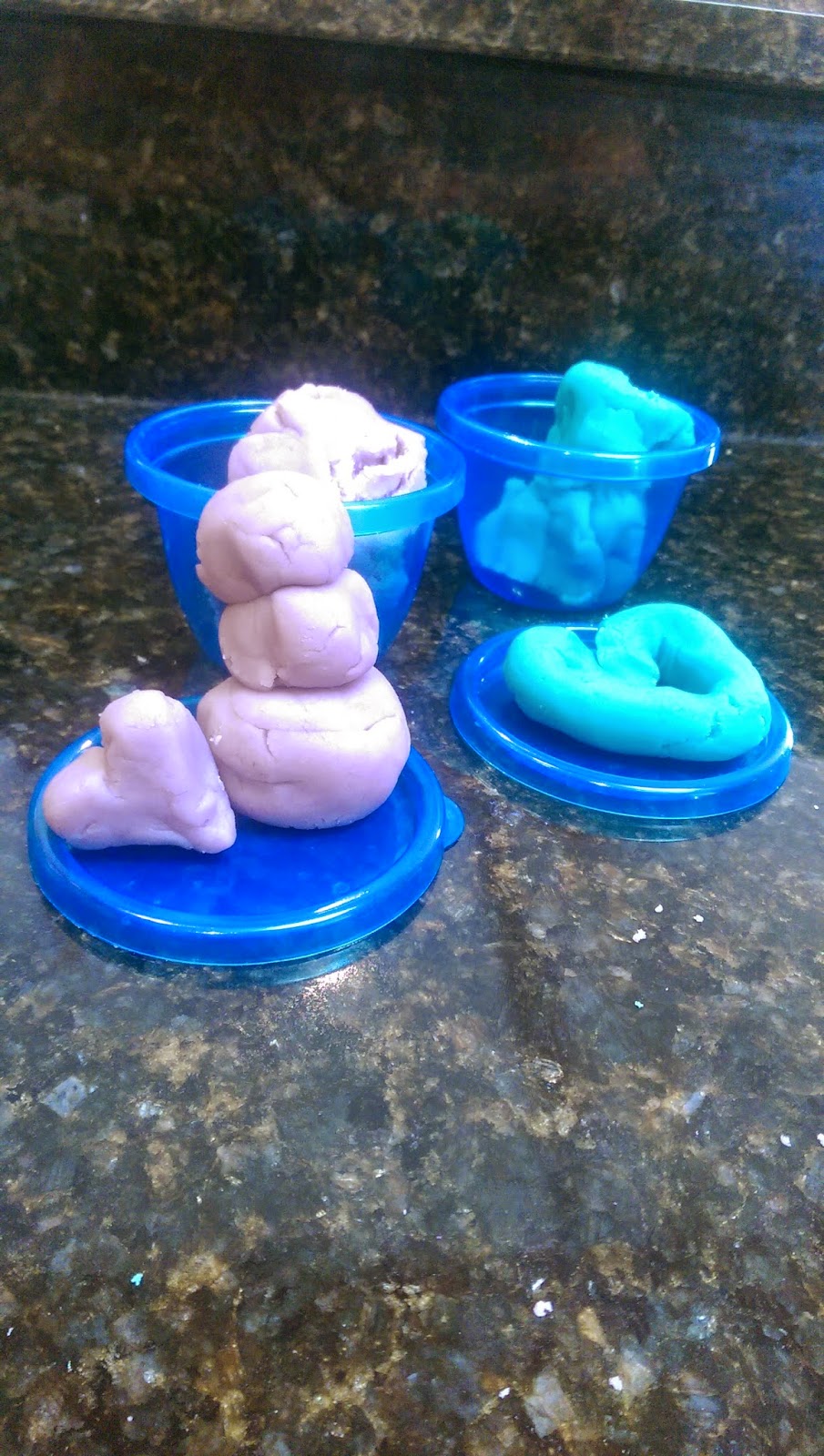 Try it out Mama Olaf's Warm Hugs Scented Playdough Party Size!