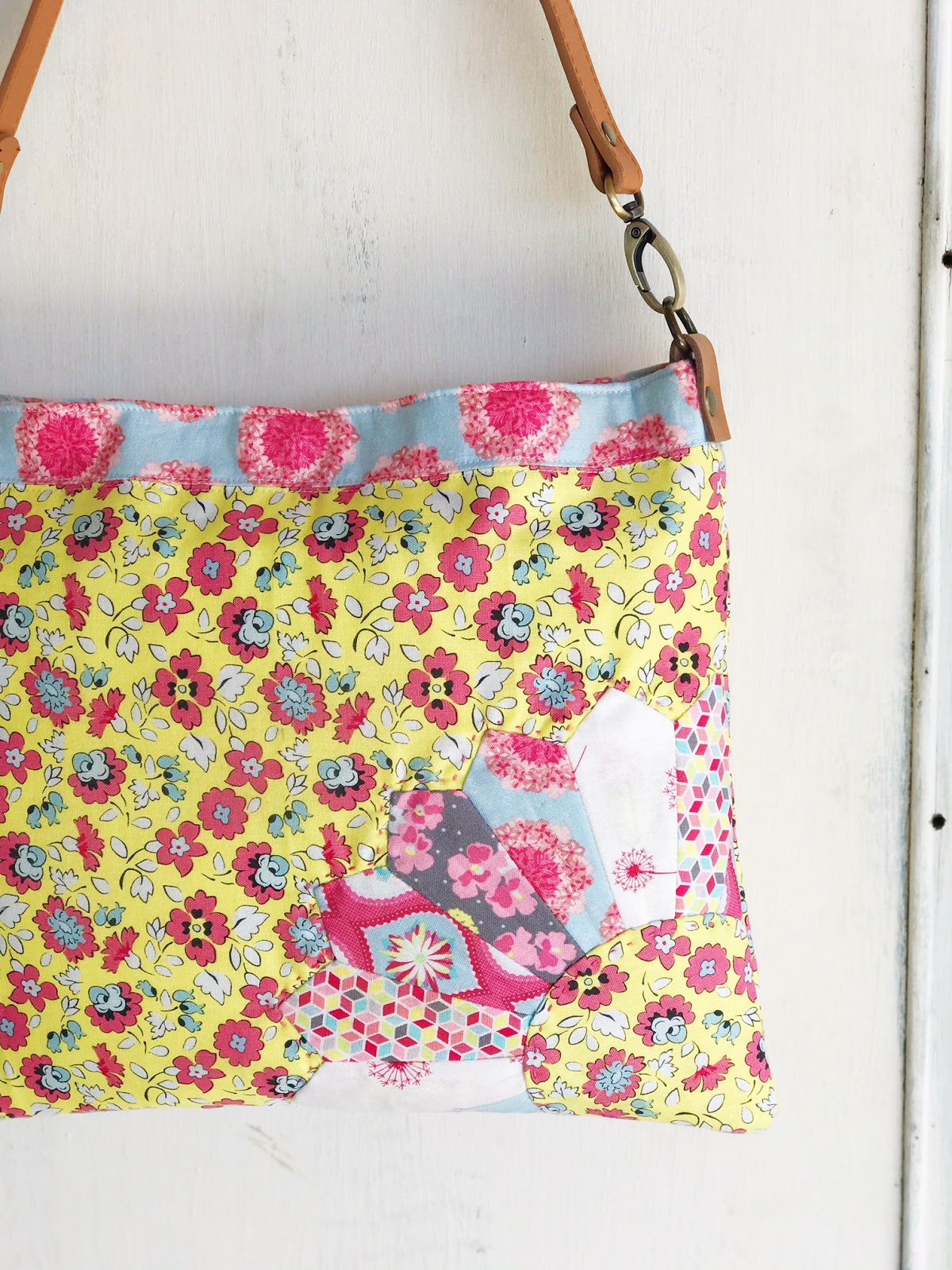 Cream Craft: Everyday Bag - Paper Daisies for Riley Blake Designs