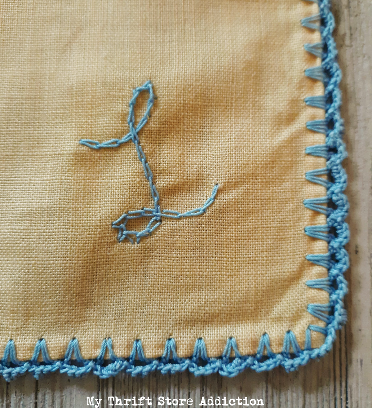 This week's fabulous vintage find features a pair of handmade retro aprons plus this embroidered hankie! vintage aprons and hankies