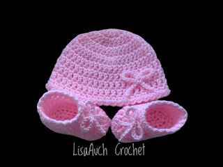 baby hat and booties set free crochet pattern NEWBORN gift idea