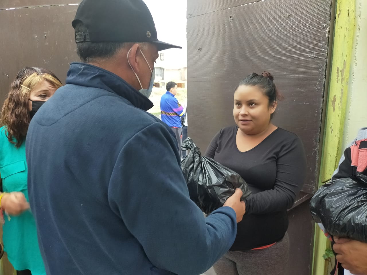 Edoméx en línea: Aarón Ortega Roldán entrega apoyos en Real del Valle ...