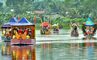 Perahu Hias Ramaikan Serayu Festival 2017